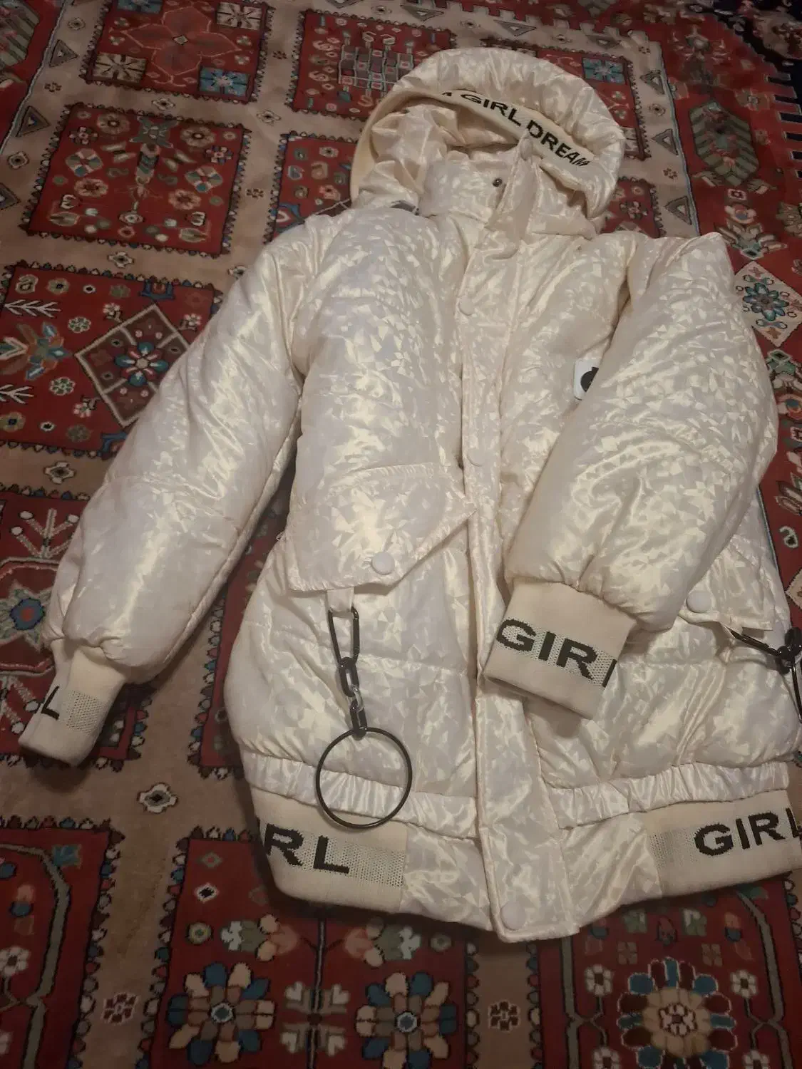 کاپشن دخترانه|لباس|ری, شهید غیوری (ابن باویه)|دیوار