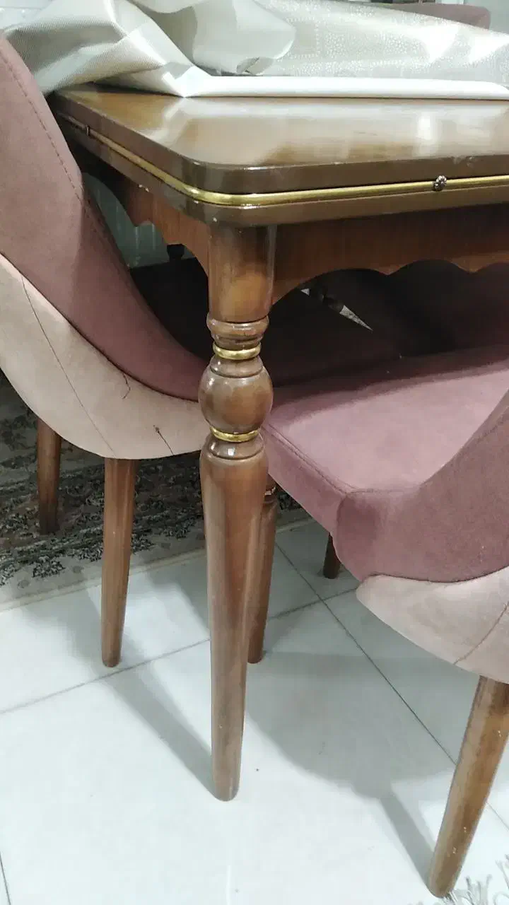 میز نهار خوری تمام چوب سالم وتمییز بدون خط وخش|میز و صندلی غذاخوری|کاشمر, |دیوار