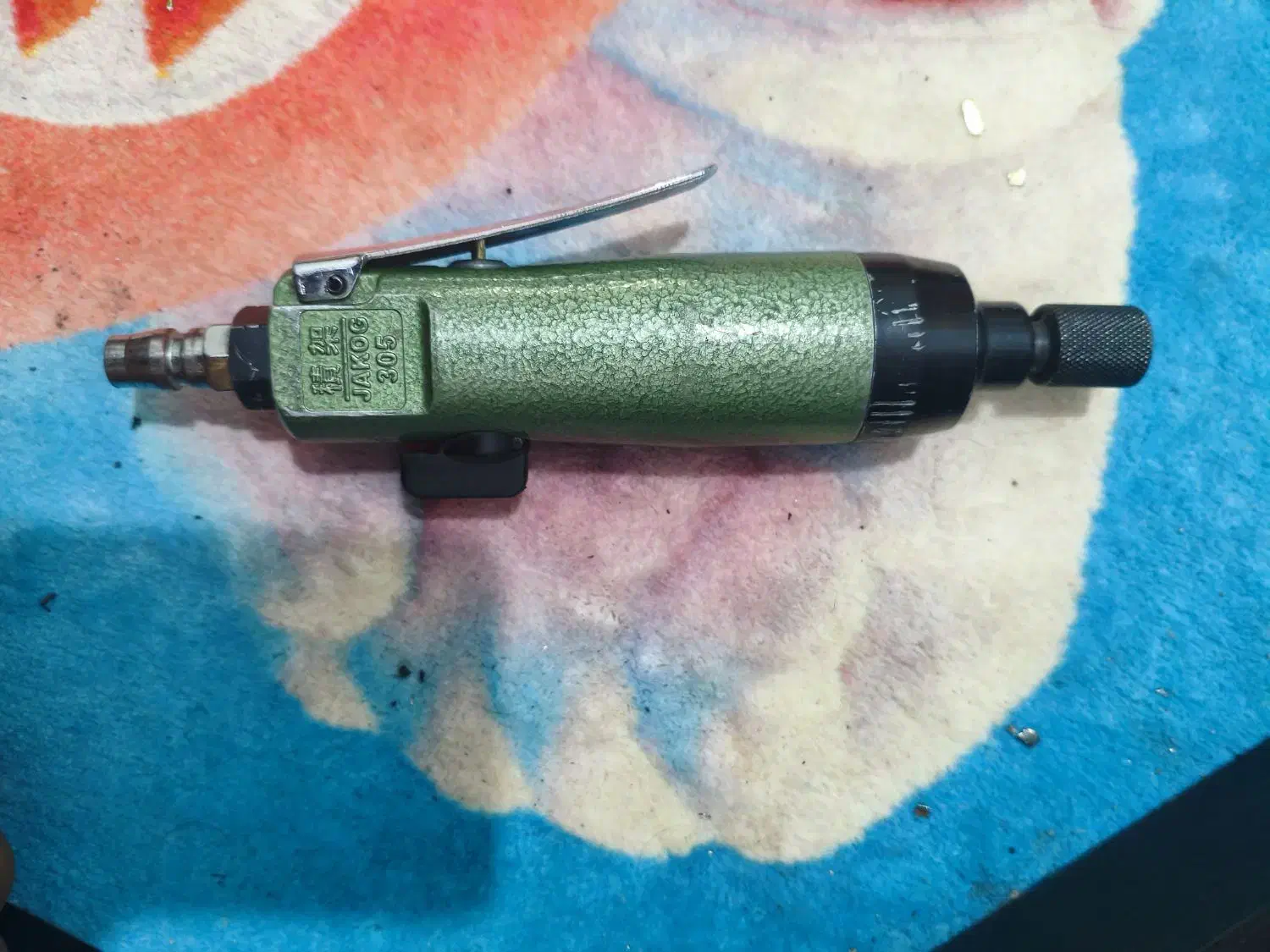 پیچ گوشتی،بادی|ابزارآلات|رباط‌کریم, رباط‌کریم|دیوار