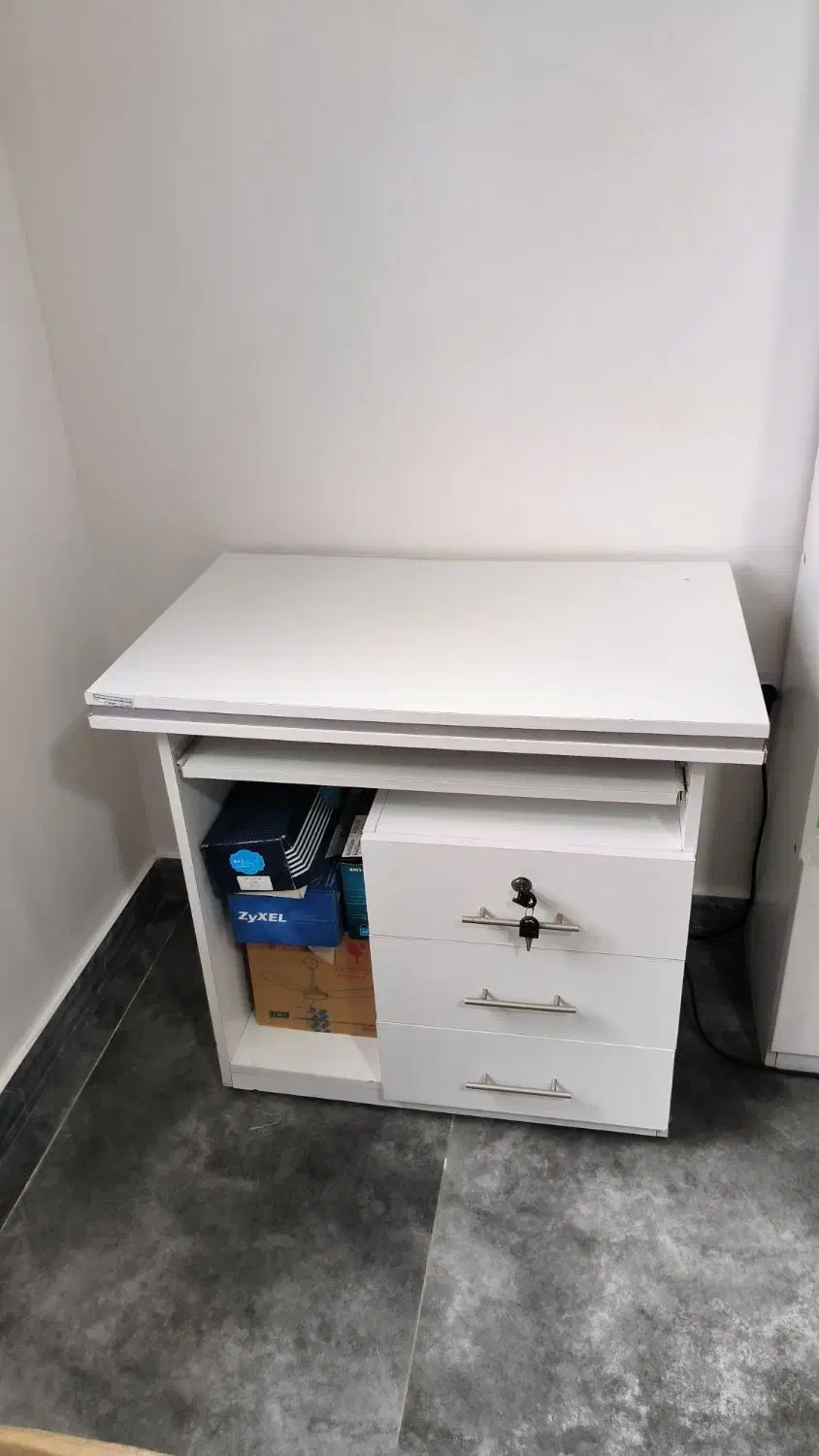 ۲ عدد میر اداری برای کامپیوتر|میز تحریر و کامپیوتر|نور, |دیوار