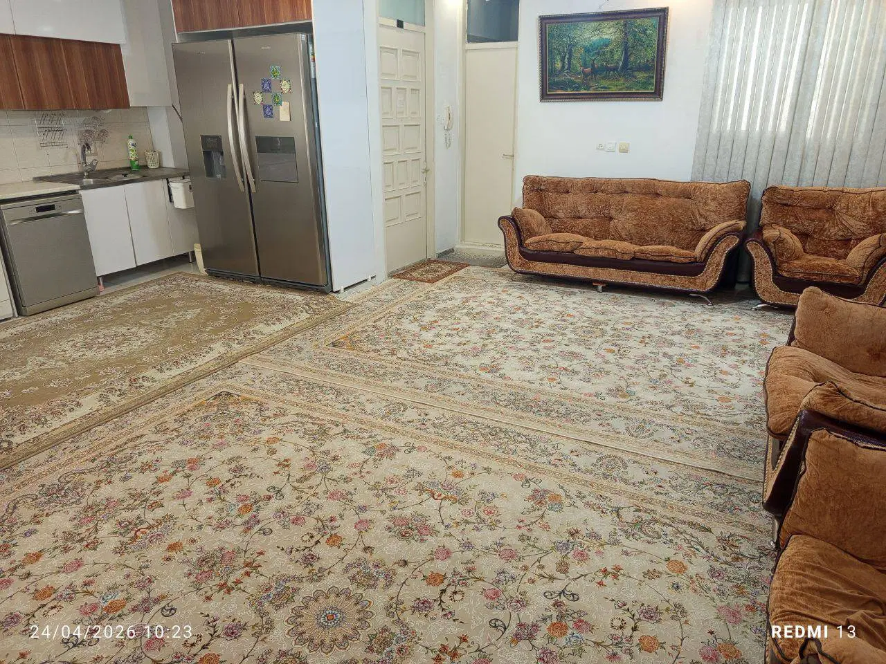 مبل ۷ نفره به همراه ویترین و ۴ عدد میز|مبلمان خانگی و میز عسلی|تهران, خرمشهر|دیوار
