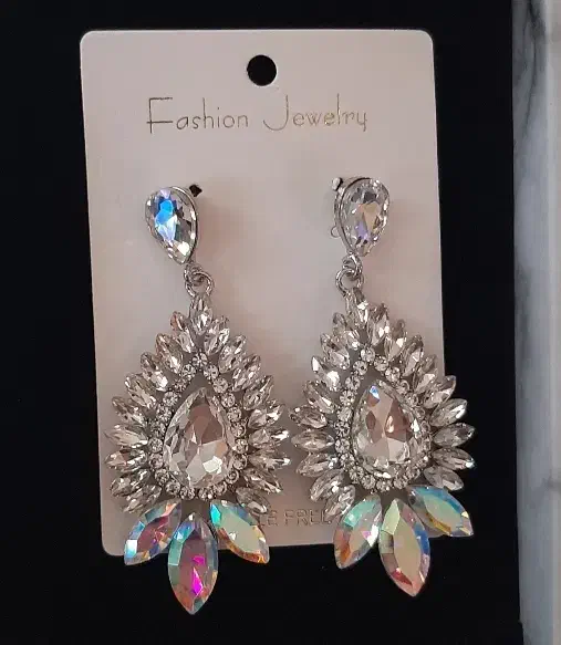 گوشواره کریستالی درخشان و مجلسی|بدلیجات|تهران, تهرانپارس غربی|دیوار