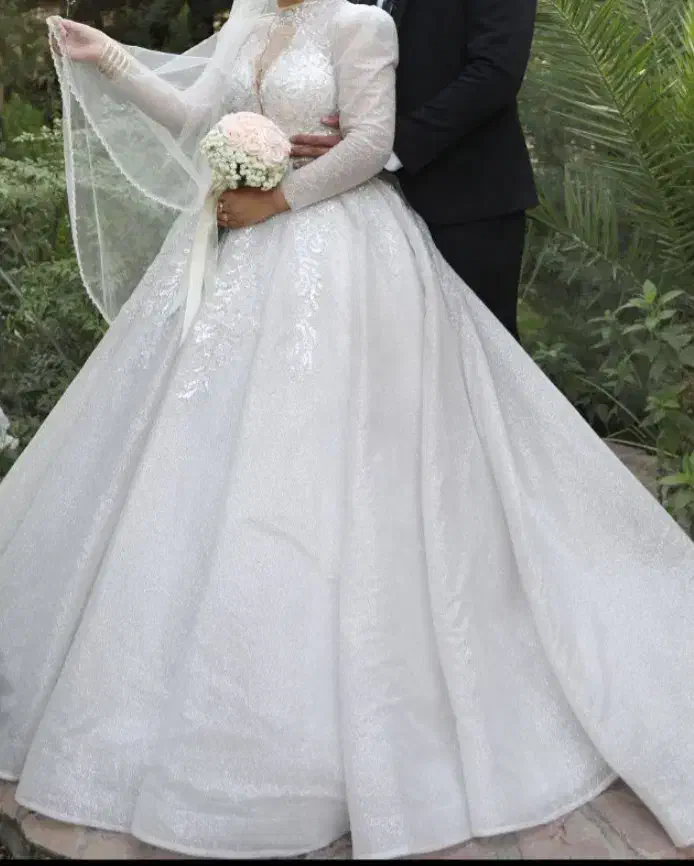 لباس عروس|لباس|هشتگرد, گلسار|دیوار