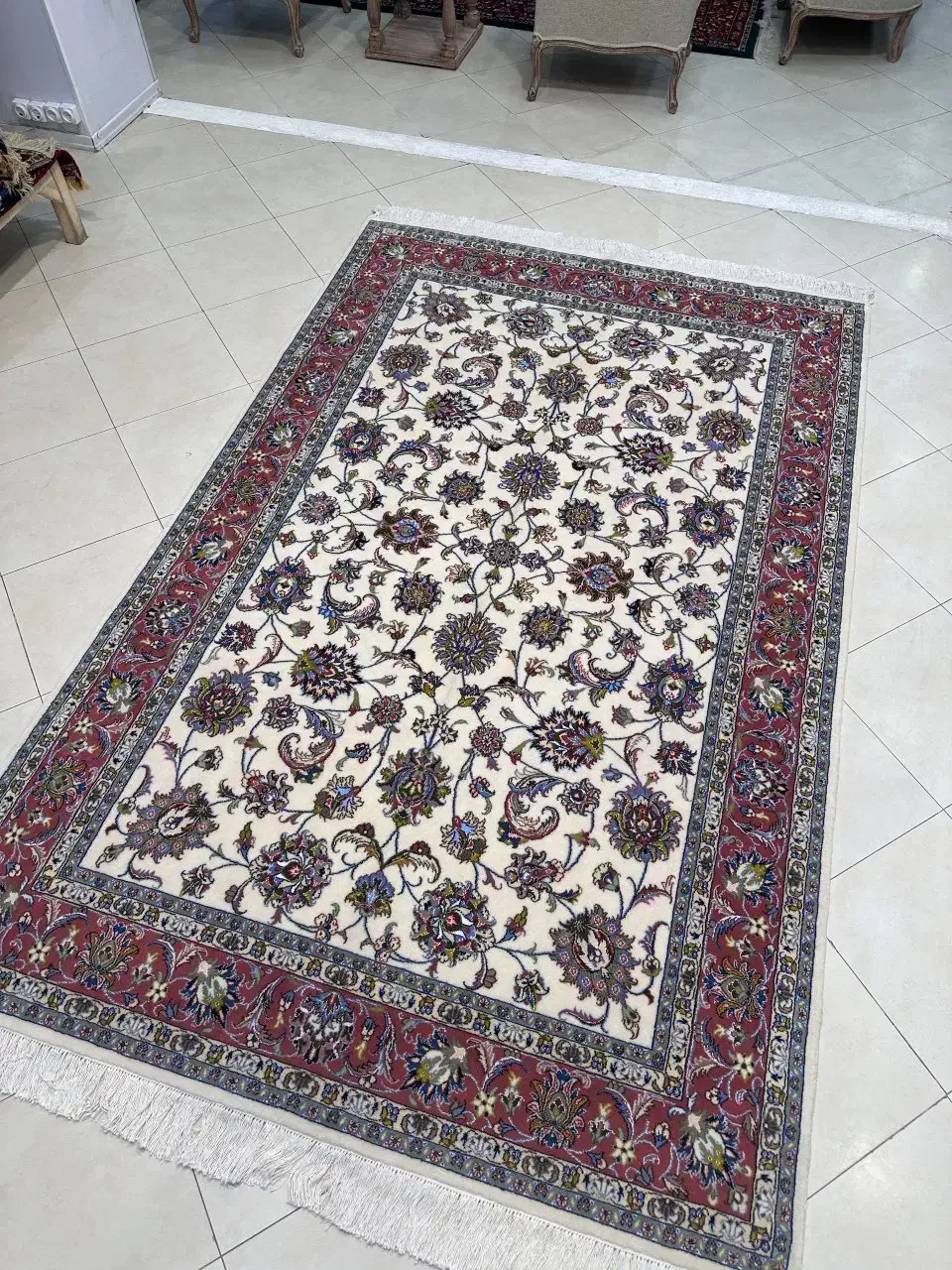 فرش دستبافت 6 متری زمینه کرم|فرش|شیراز, چوگیاه|دیوار