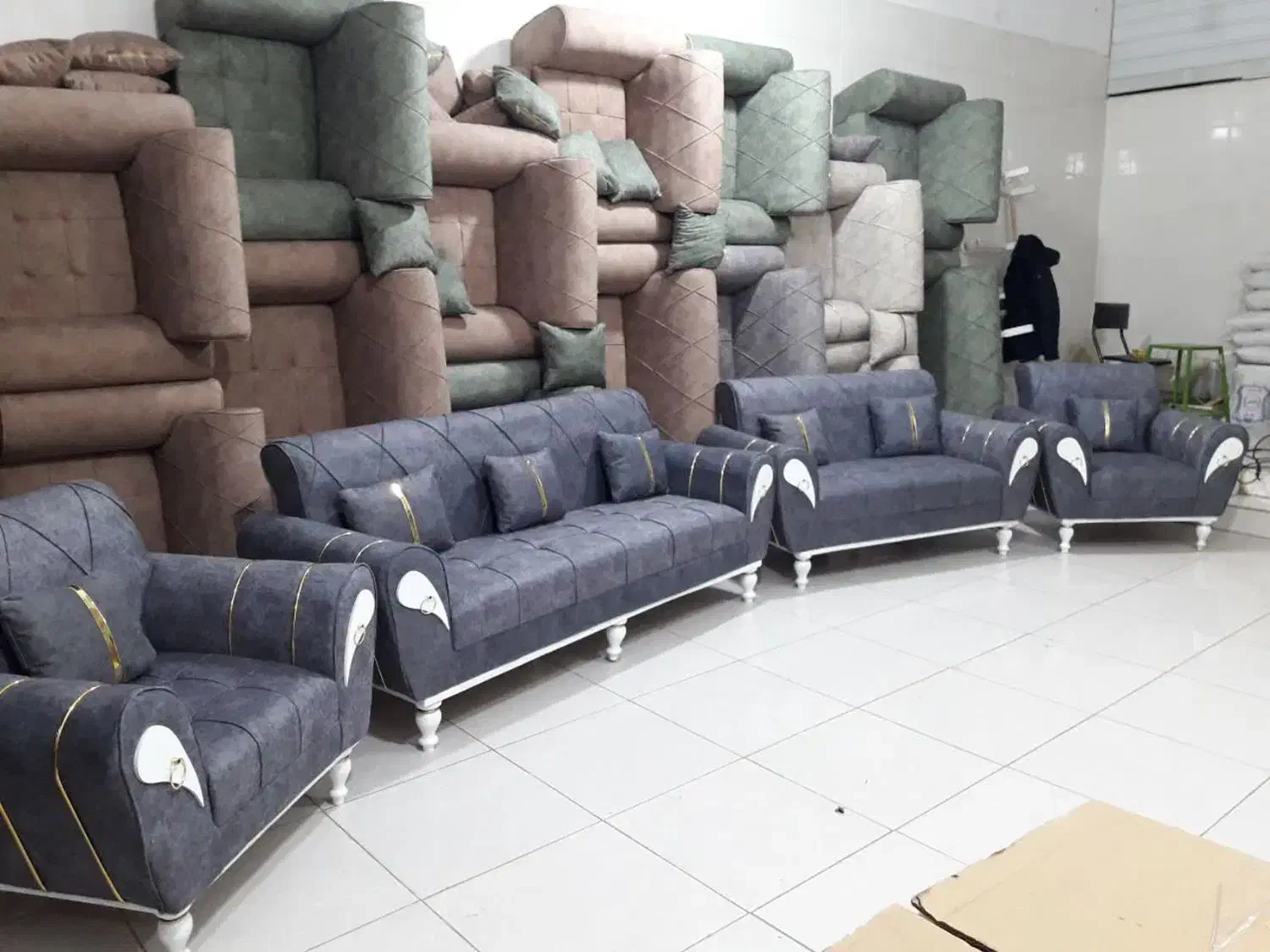 /«رنگبندی متنوع پایه فلز وچوب/*مبل 7نفره راحتـی|مبلمان خانگی و میز عسلی|قم, ولیعصر|دیوار