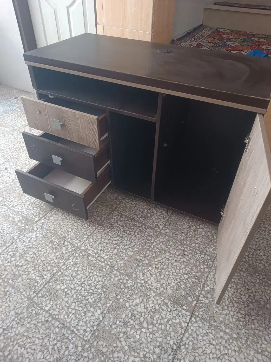 میز تحریر|میز تحریر و کامپیوتر|اقبالیه, |دیوار