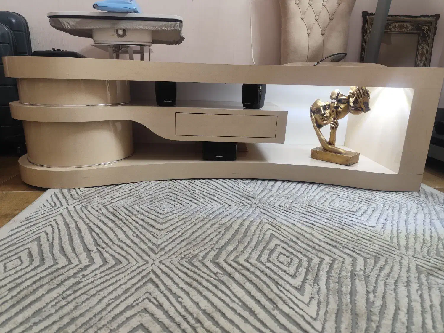 میز تلویزیون|میز تلویزیون|شاهین‌شهر, نبوت|دیوار