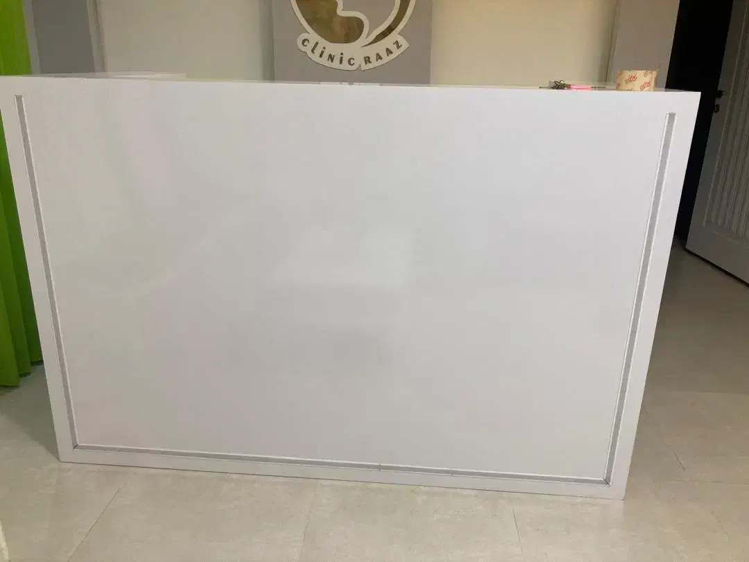 میز کار کلینیک زیبایی|دفتر کار|ساری, |دیوار