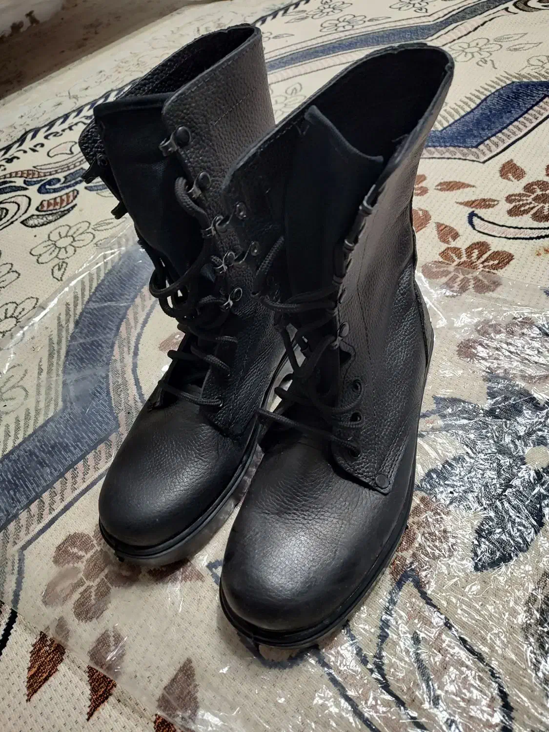 پوتین|کیف، کفش، کمربند|شاهین‌شهر, عطار|دیوار