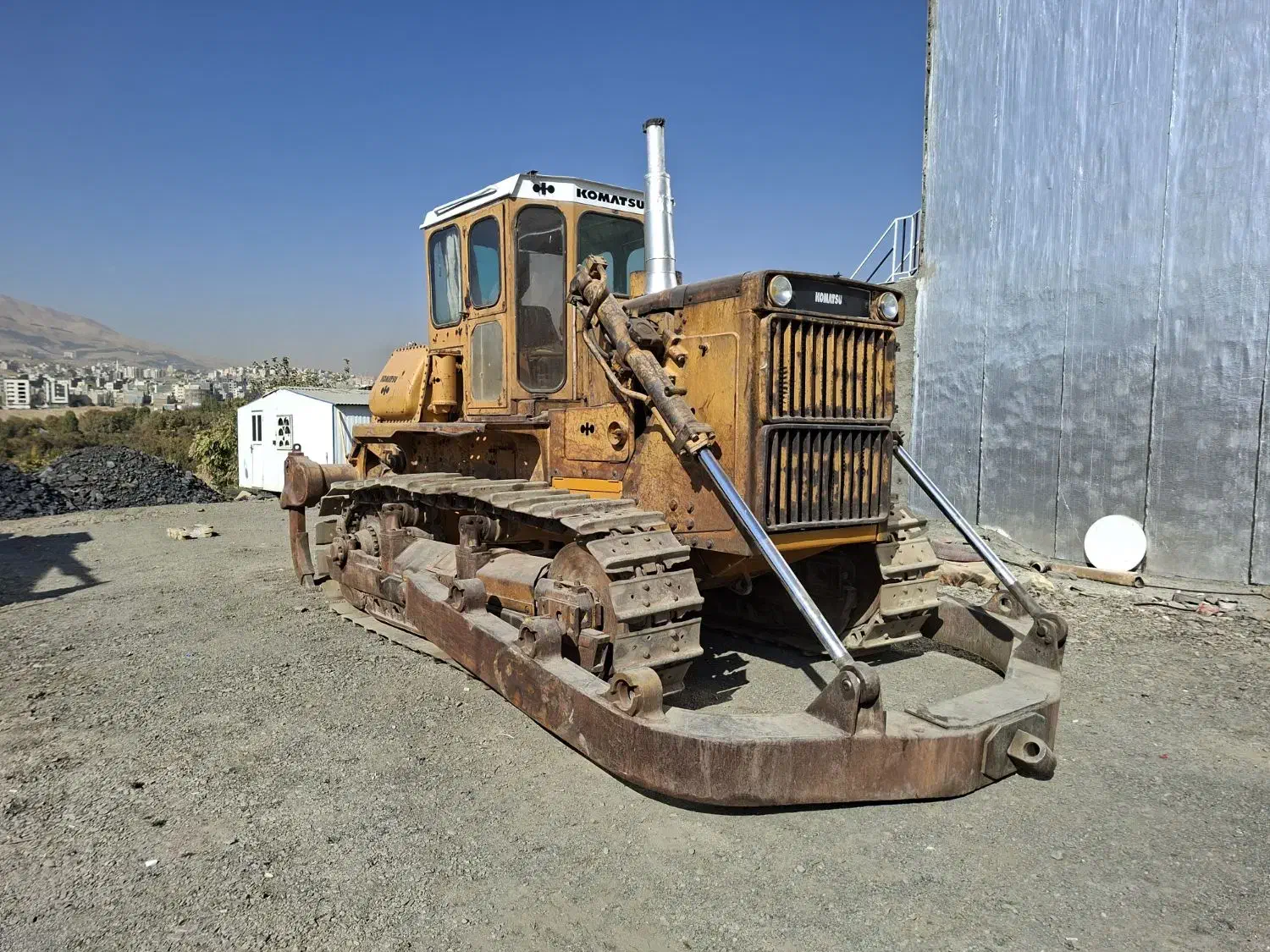 بلدوزر ۸۵ کوماتسو سریال ۲۹۰۰۰|خودرو سنگین|تهران, دکتر هوشیار|دیوار