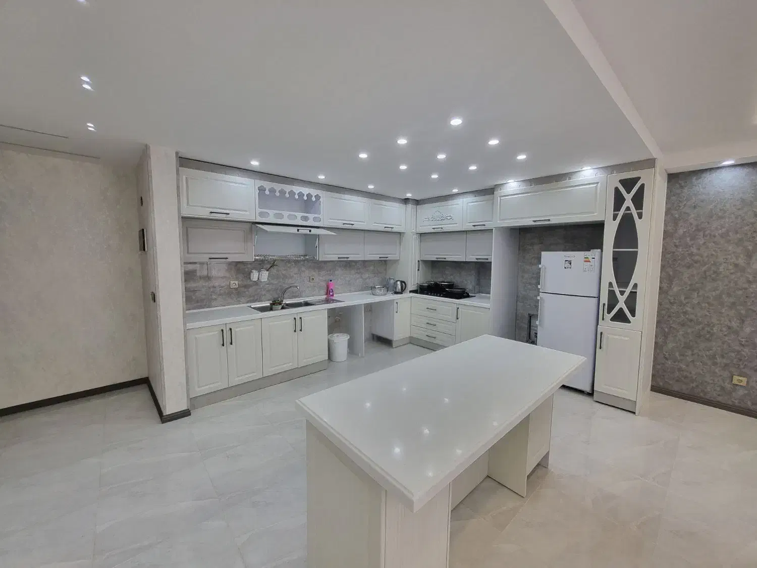 اجاره روزانه لوکس و مدرن عمارت|اجارهٔ کوتاهمدت آپارتمان و سوئیت|شیراز, فرهنگ شهر|دیوار