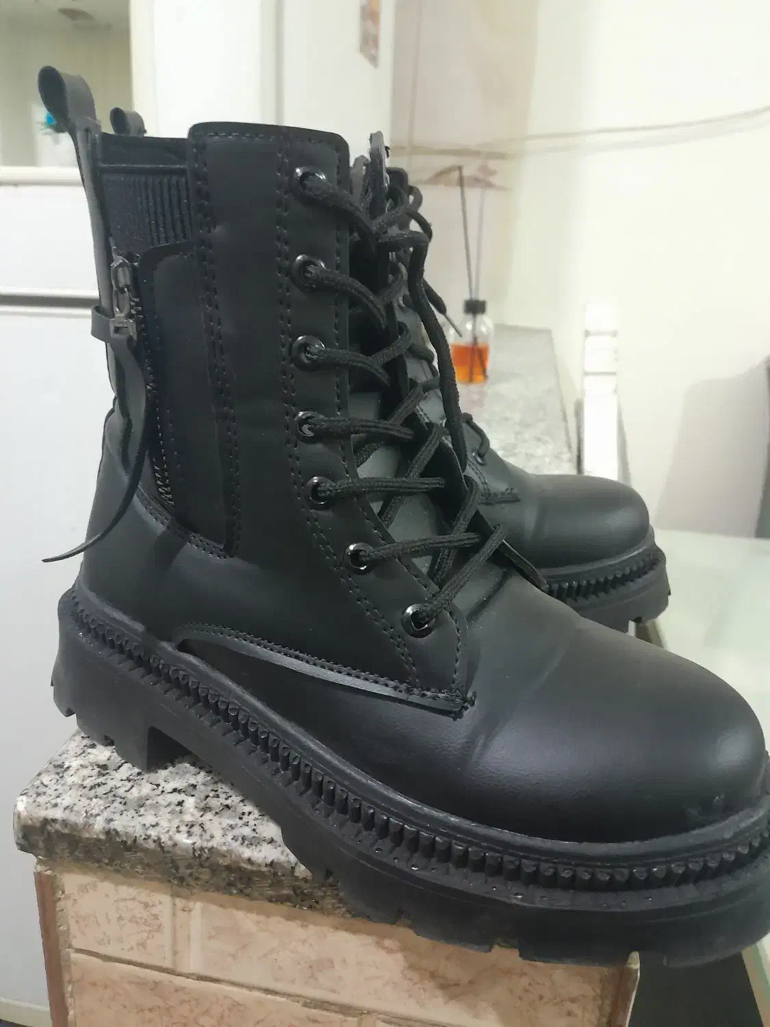 بوت نونو|کیف، کفش، کمربند|قدس, شهر‌قدس|دیوار