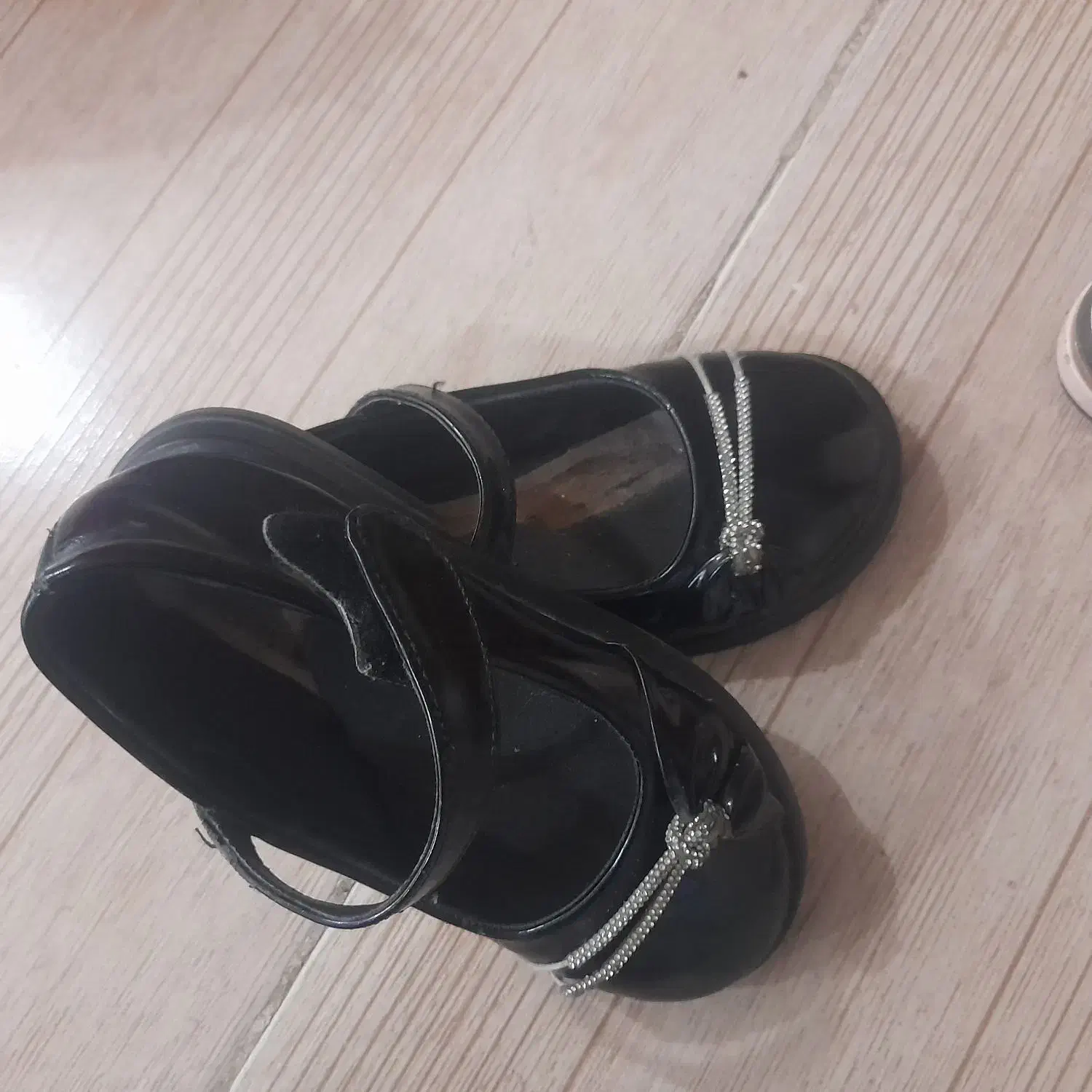 کفش دخترانه|کیف، کفش، کمربند|اهواز, منبع اب|دیوار