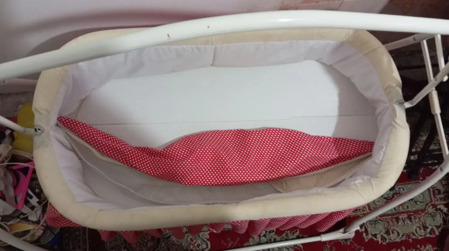 تخته نوزاد|تخت و صندلی بچه|خشکبیجار, |دیوار