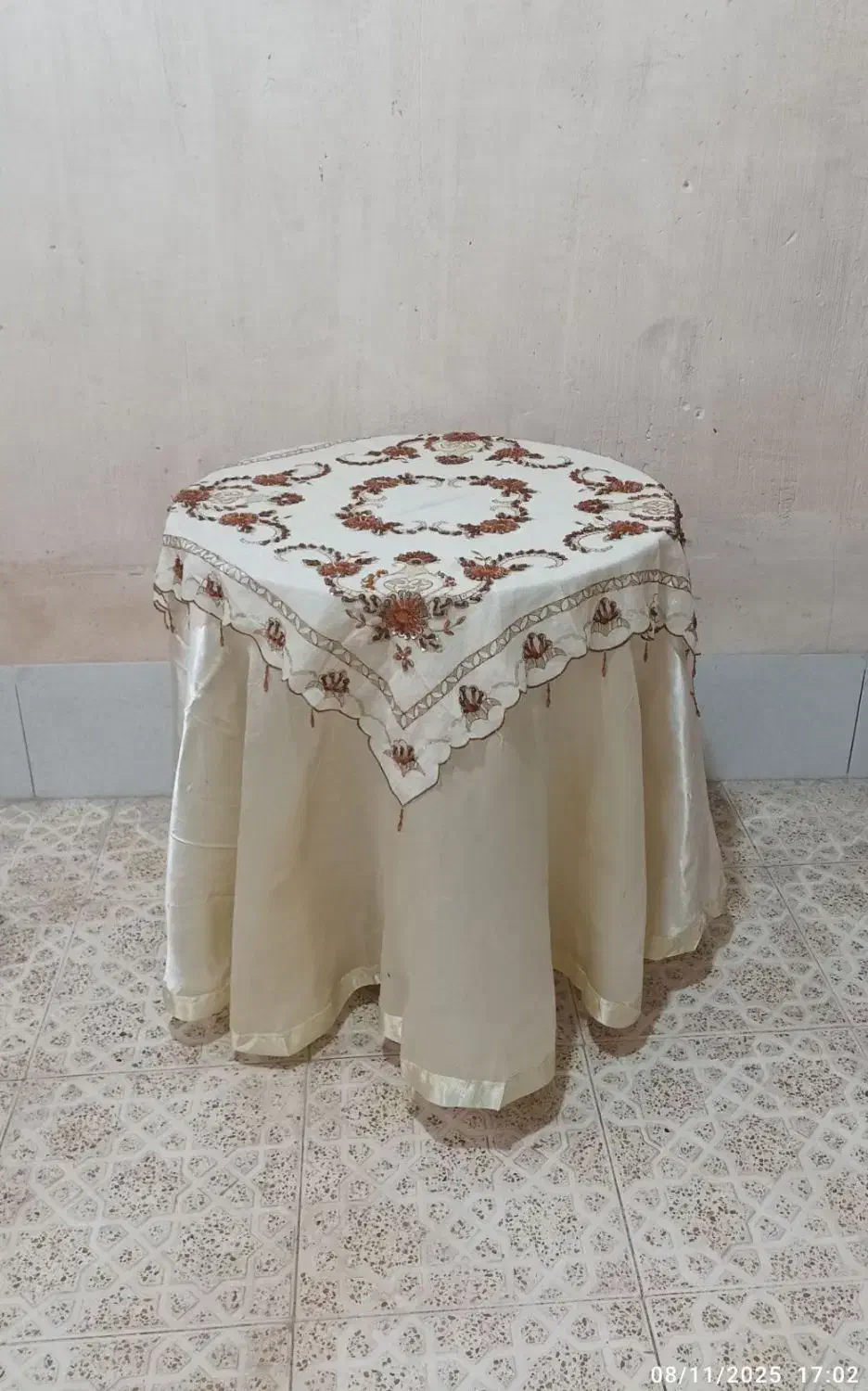 میز گرد همراه با روکش ها در حد نو|میز و صندلی غذاخوری|سلماس, |دیوار