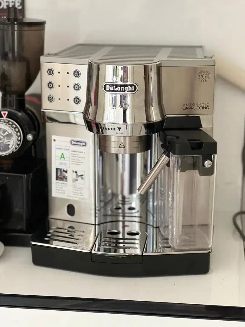 قهوه ساز دلونگی دارای مخزن شیر|سماور، چای‌ساز، قهوه‌ساز|کیش, |دیوار