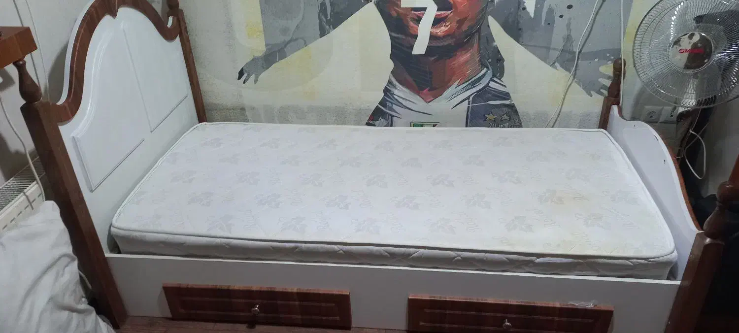 تخت یک نفره ام دی اف و پی وی سی بسیار تمیز|تخت و سرویس خواب|ساری, |دیوار