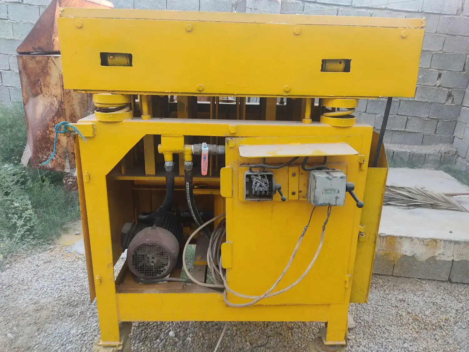 دستگاه بلوک زنی سقفی میزی|ماشینآلات صنعتی|صدرا-فارس, فاز ۱|دیوار