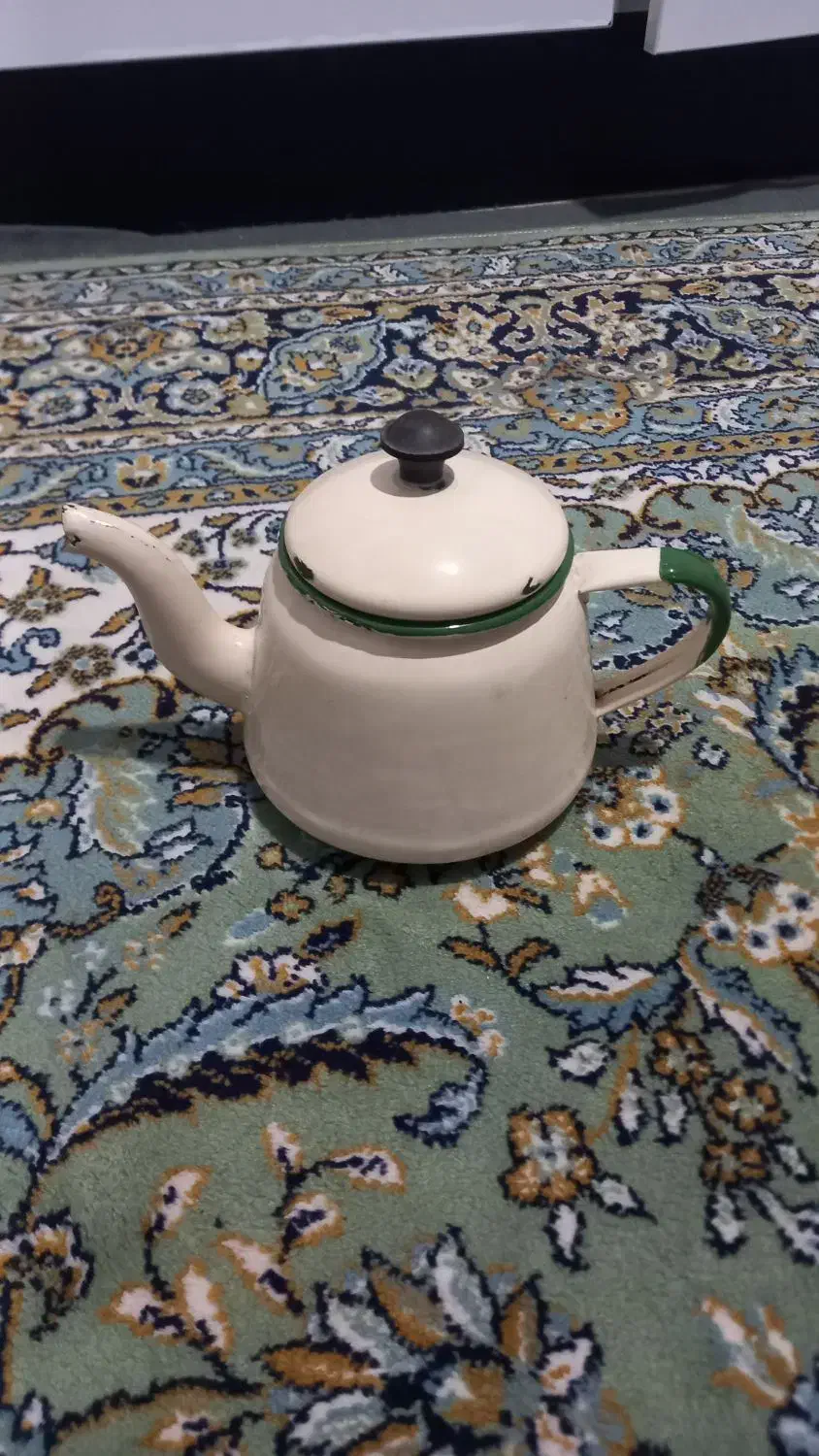 یک عدد قوری و کتری لعابی|قوری، کتری، قهوه‌ساز دستی|تهران, سلسبیل شمالی|دیوار