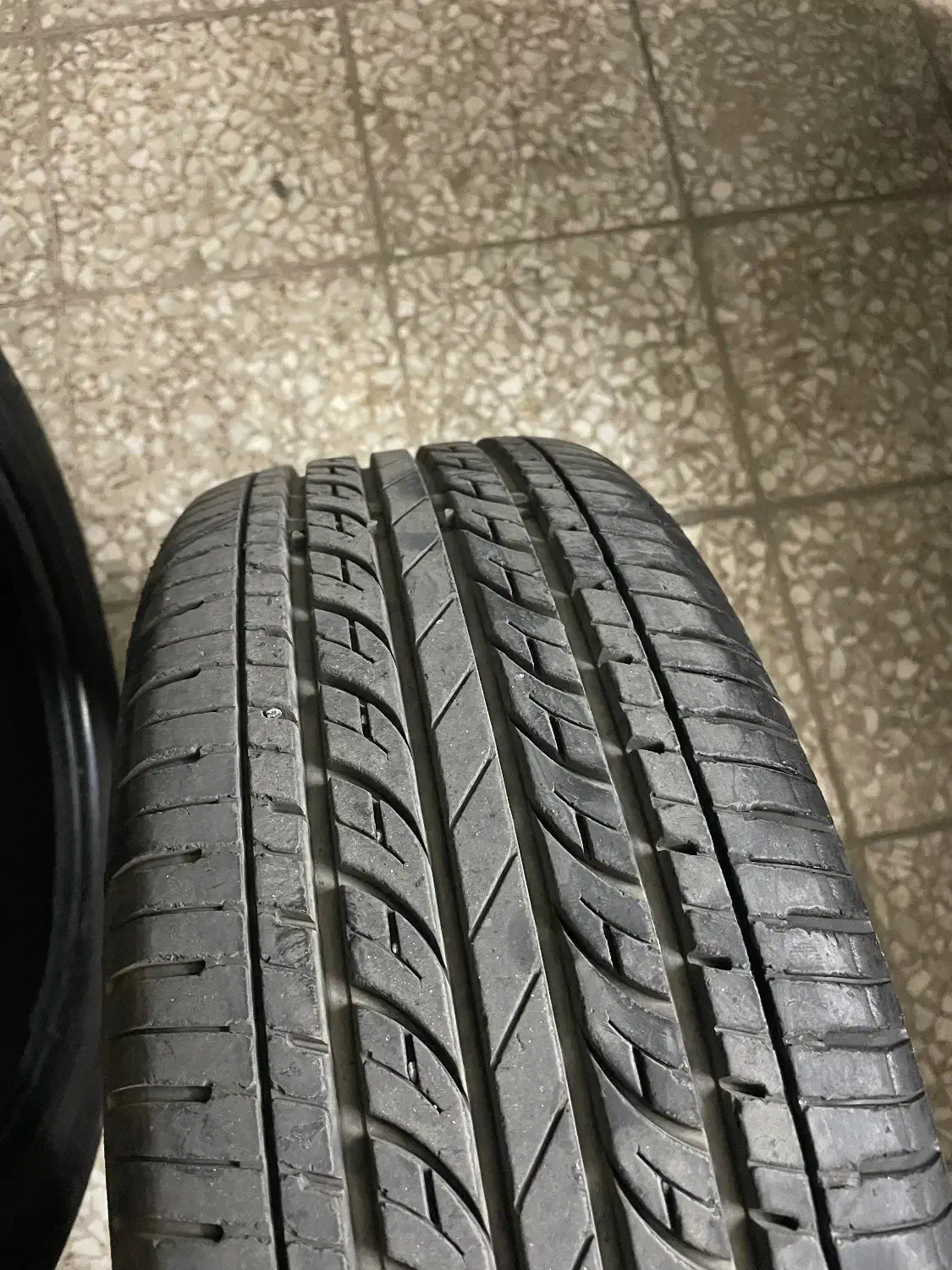 لاستیک|قطعات یدکی و لوازم جانبی|اصفهان, جلفا|دیوار