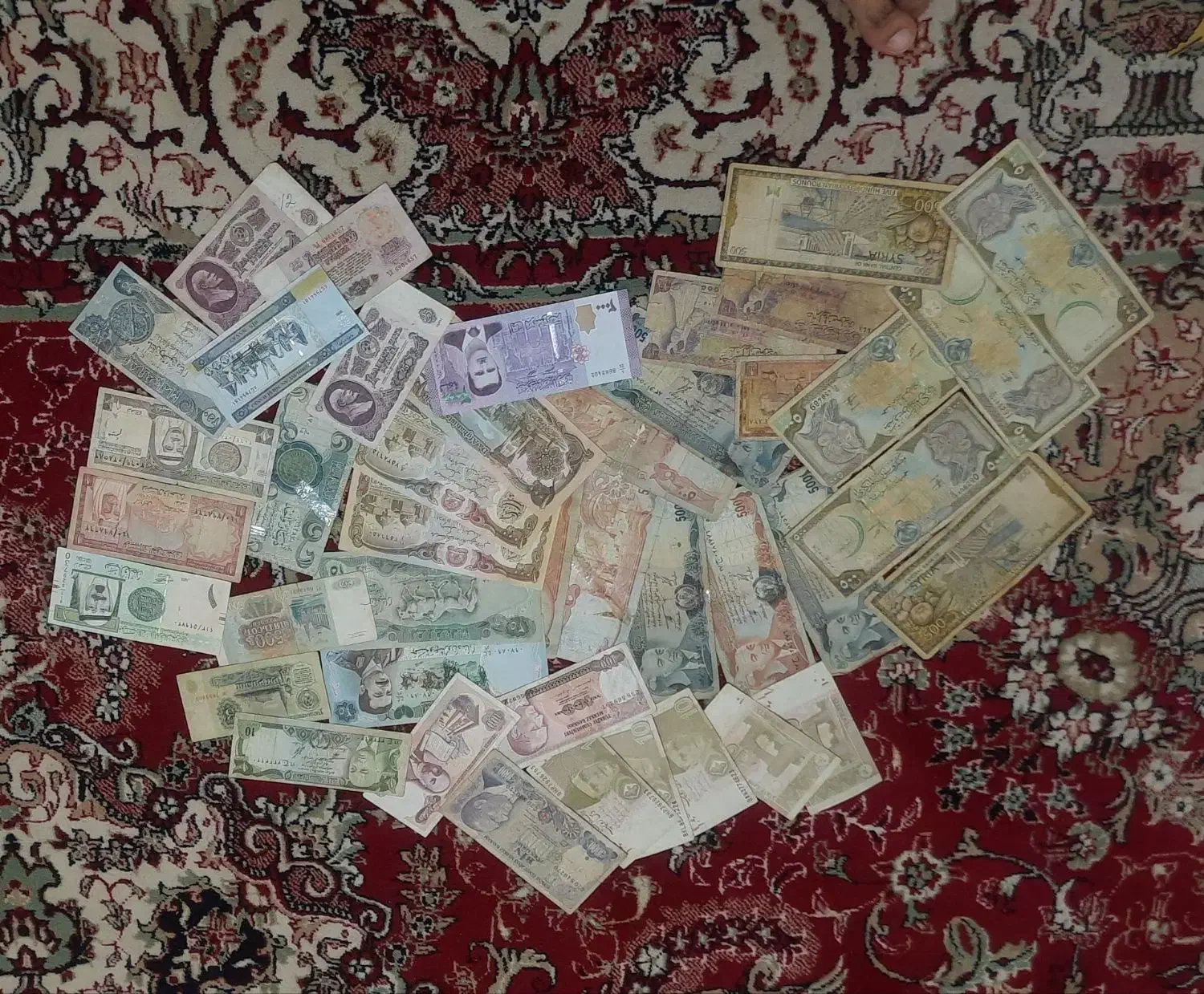 42 اسکناس خارجی|کلکسیون سکه، تمبر، اسکناس|تبریز, |دیوار