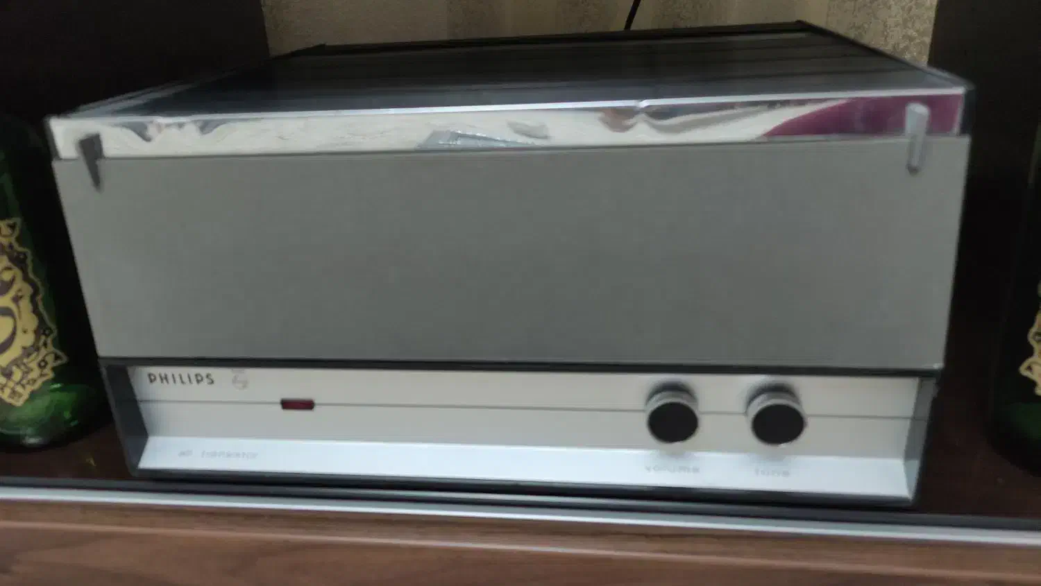 گرامافون قدیمی اصل فیلیپس|کلکسیون اشیاء عتیقه|همدان, |دیوار