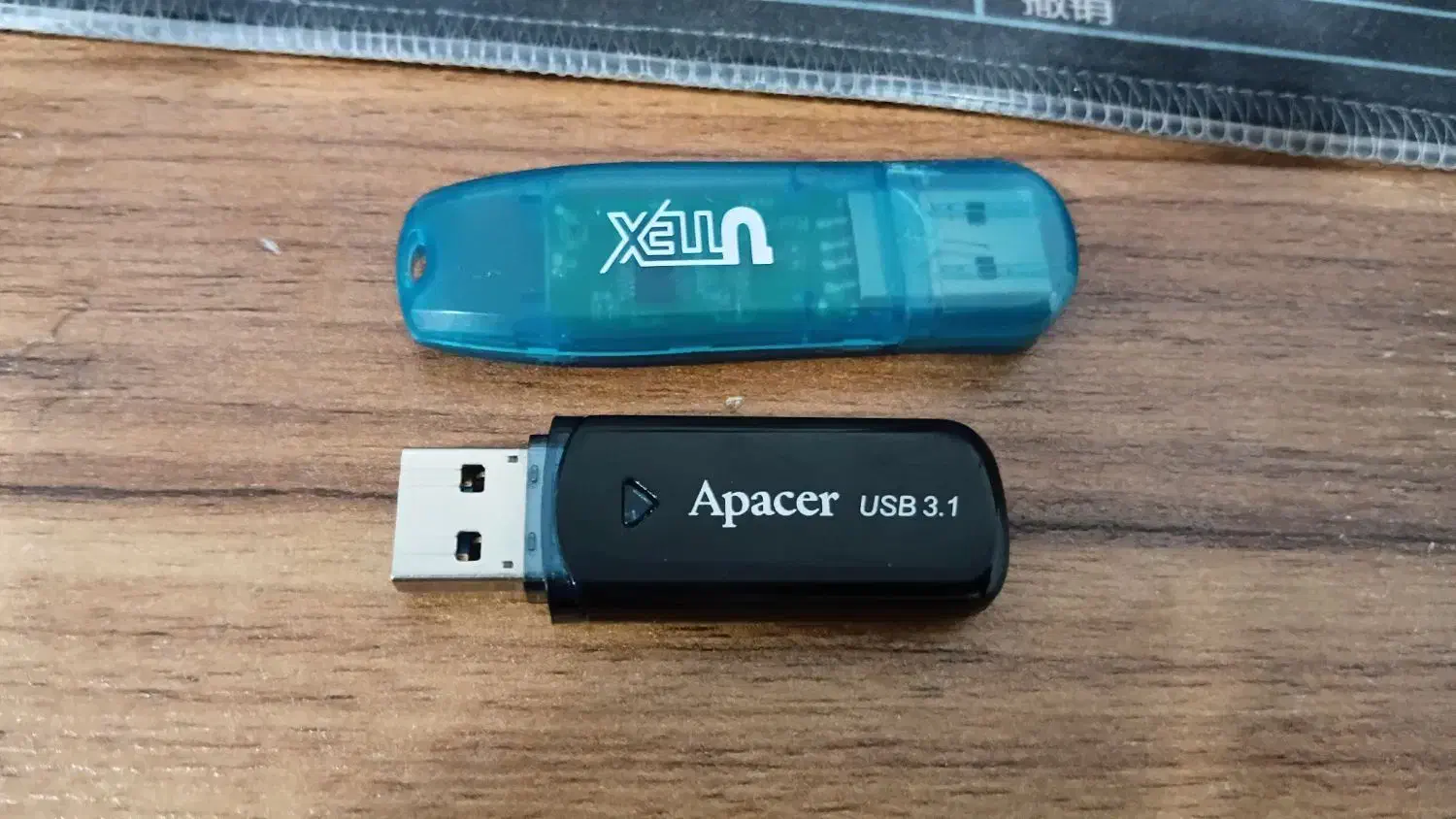 دوتا فلش 32 گیگ و یک رم 128 گیگ|قطعات و لوازم جانبی رایانه|شوشتر, |دیوار