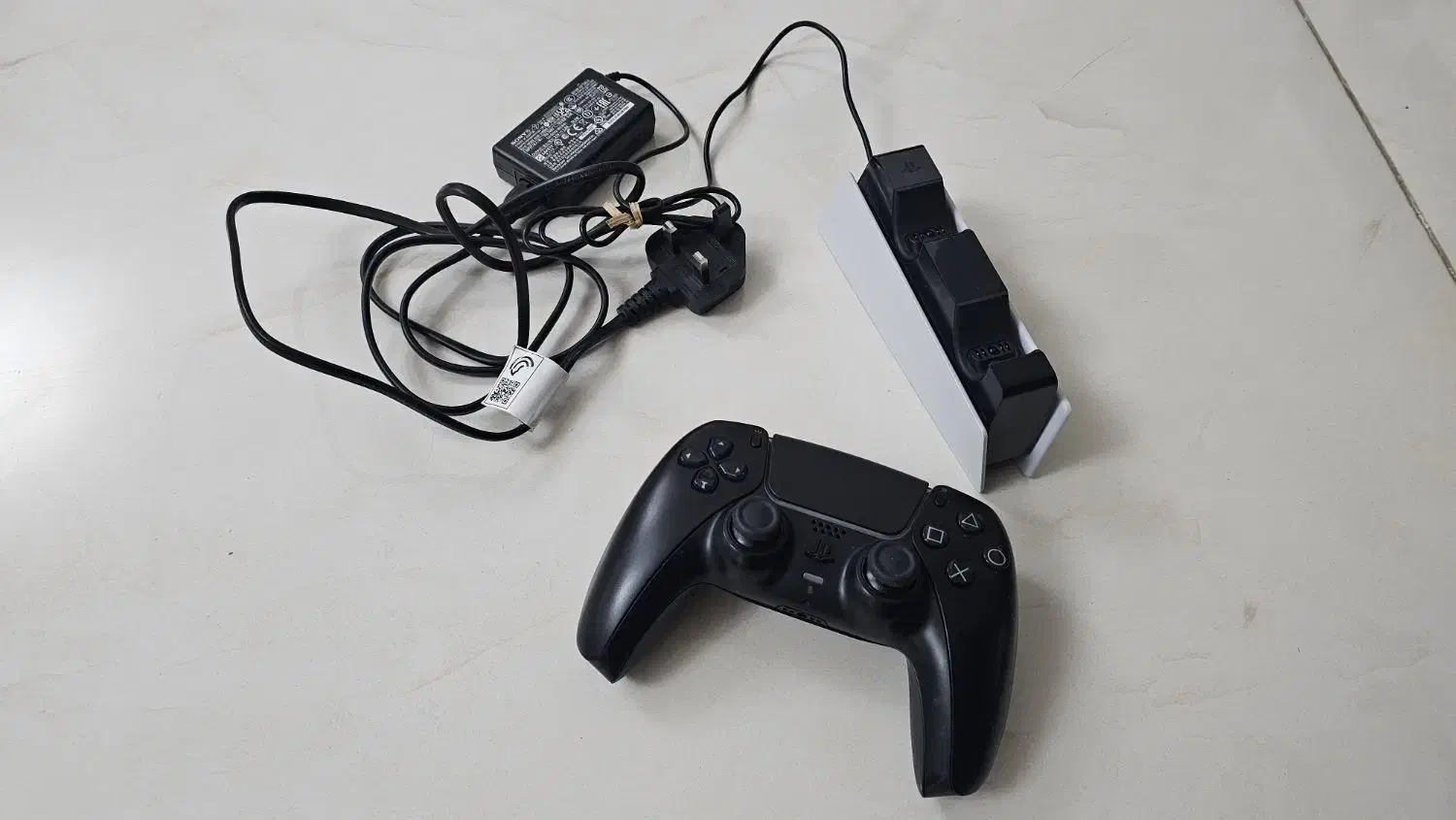 دسته و پایه شارژ اصلی|کنسول، بازی ویدئویی و آنلاین|کرمان, |دیوار