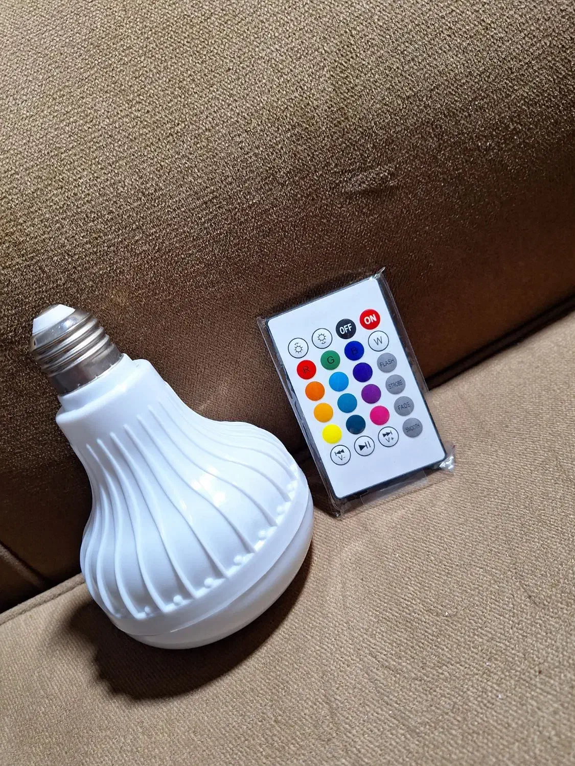 اسپیکر لامپی با کنترل و چراغ رنگی در دونوع مختلف|پخشکننده همراه|بوشهر, |دیوار