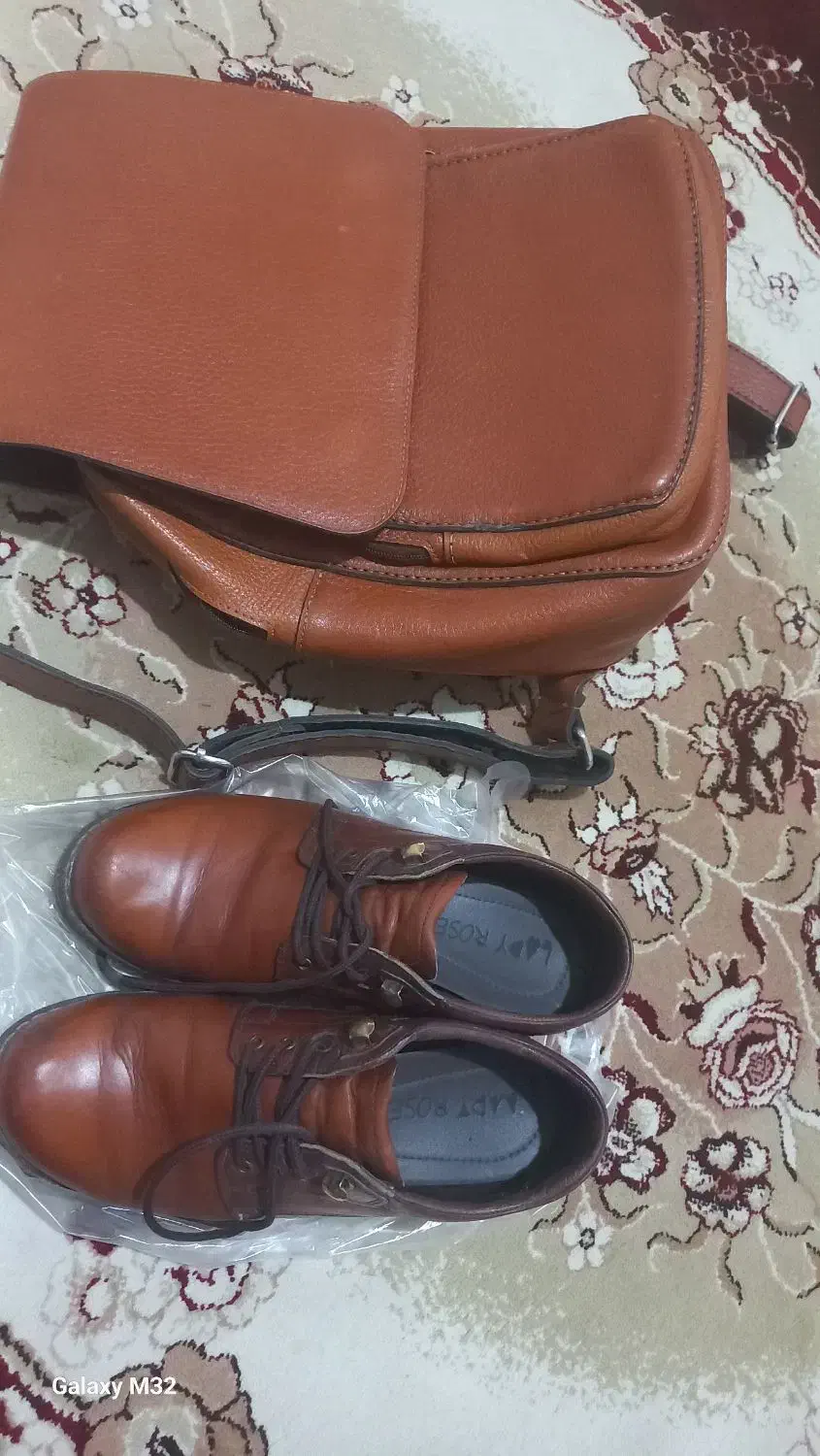 کوله و کفش چرم|کیف، کفش، کمربند|پاکدشت, پاکدشت (مامازند)|دیوار