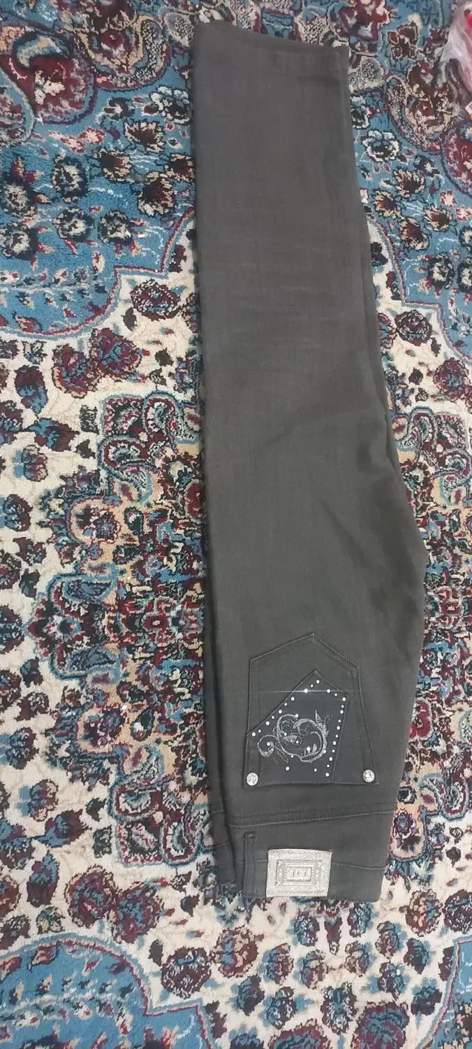 شلوار لی دخترانه|لباس|قم, چهل درخت‎|دیوار