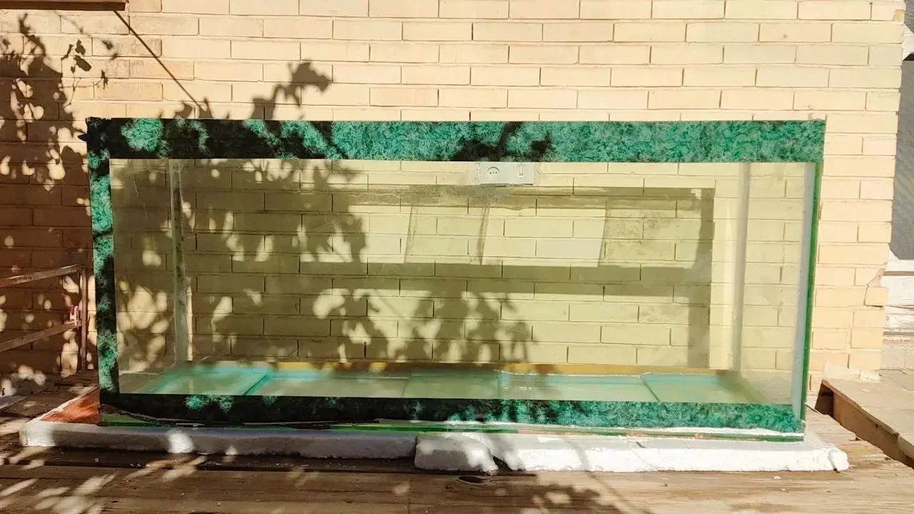 فروش یک آکواریوم به همراه واگذاری پنج عدد ماهی|ماهی|گلپایگان, |دیوار