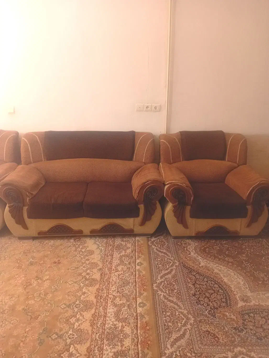 مبل تروتمیز ومحکم|مبلمان خانگی و میز عسلی|اصفهان, حصه شمالی|دیوار