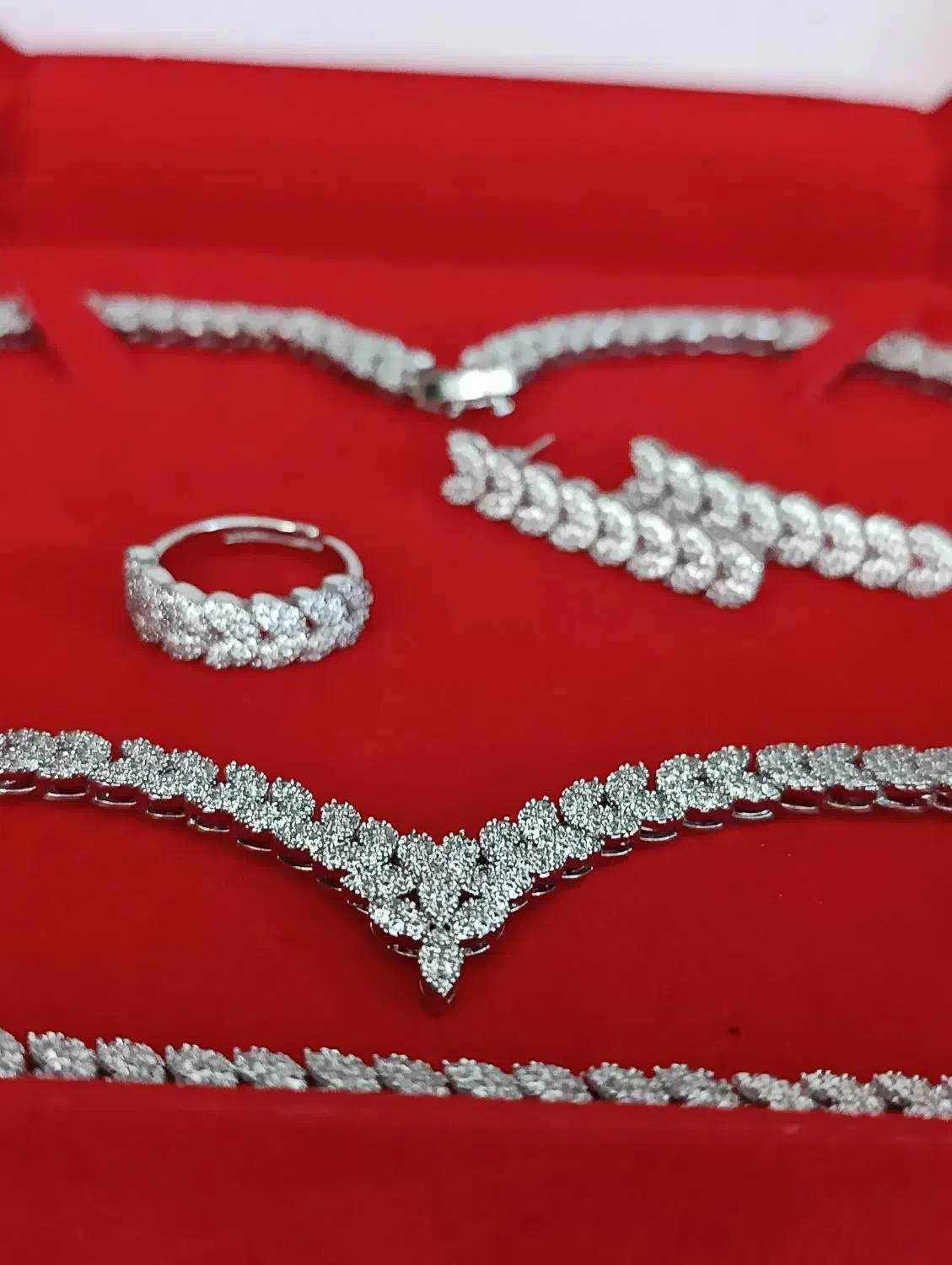 سرویس ۴ تیکه عروس طرح جواهر بدل رنگ ثابت|بدلیجات|پاکدشت, پاکدشت (مامازند)|دیوار