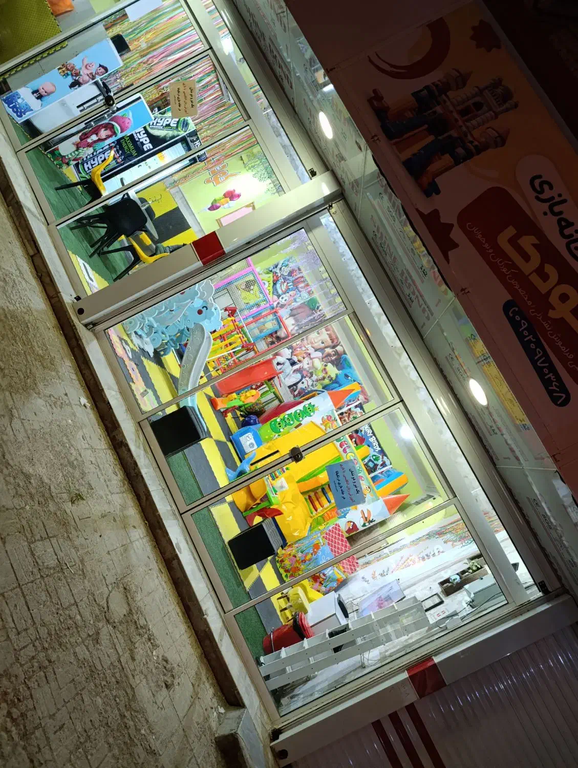 یک باب مغازه دو درب|اجارهٔ مغازه و غرفه|زابل, |دیوار