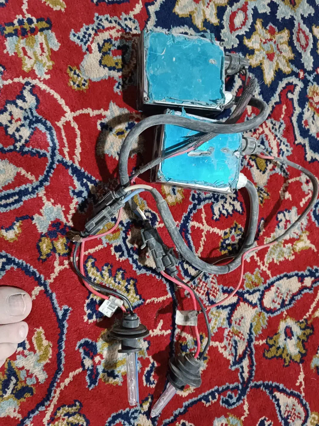 یه جفت لامپ زنون قوی یخی سالم برای نور بالا|قطعات یدکی و لوازم جانبی|شیروان (خراسان), |دیوار