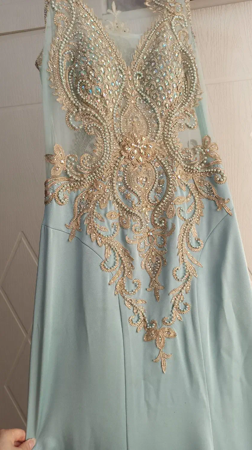 پیراهن مجلسی|لباس|تهران, نیروی هوایی (پیروزی)|دیوار