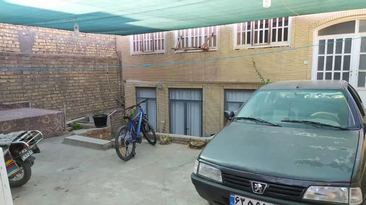 منزل دوطبقه آهنی فاضل نراقی|فروش خانه و ویلا|کاشان, ترک آباد|دیوار