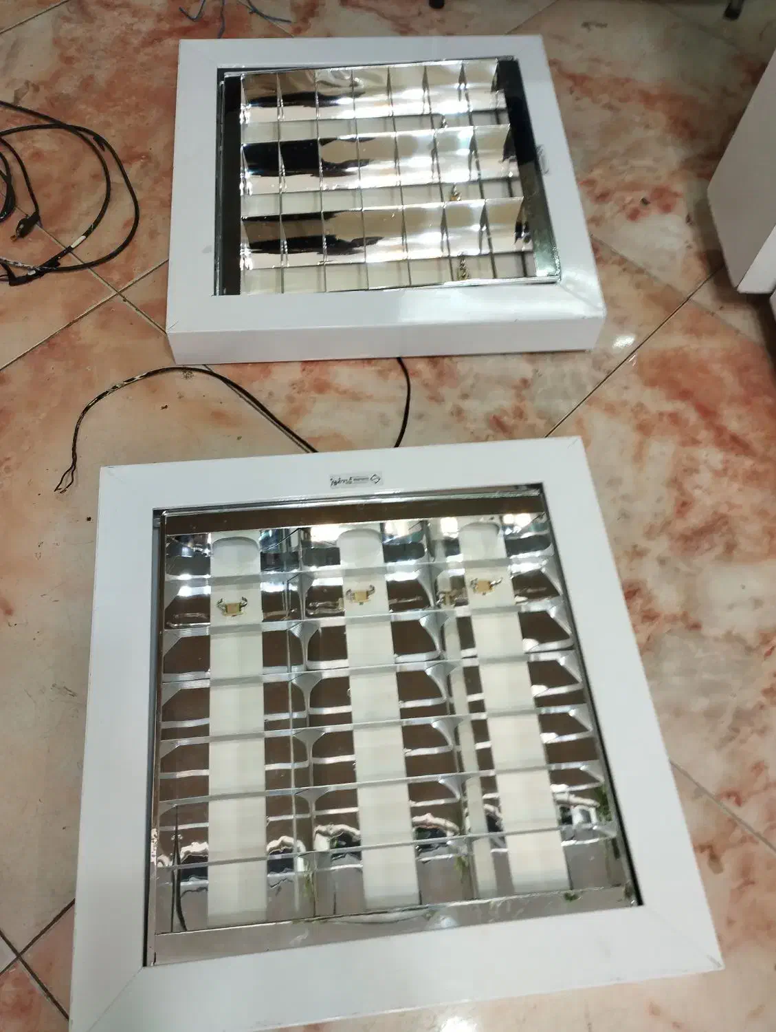 ۲ عدد تایل نوری|لامپ و چراغ|مشهد, نیروی هوایی|دیوار