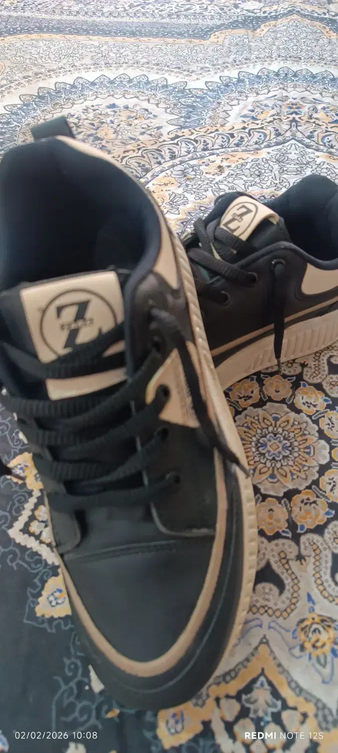 یک میلیون|کیف، کفش، کمربند|دوگنبدان, |دیوار