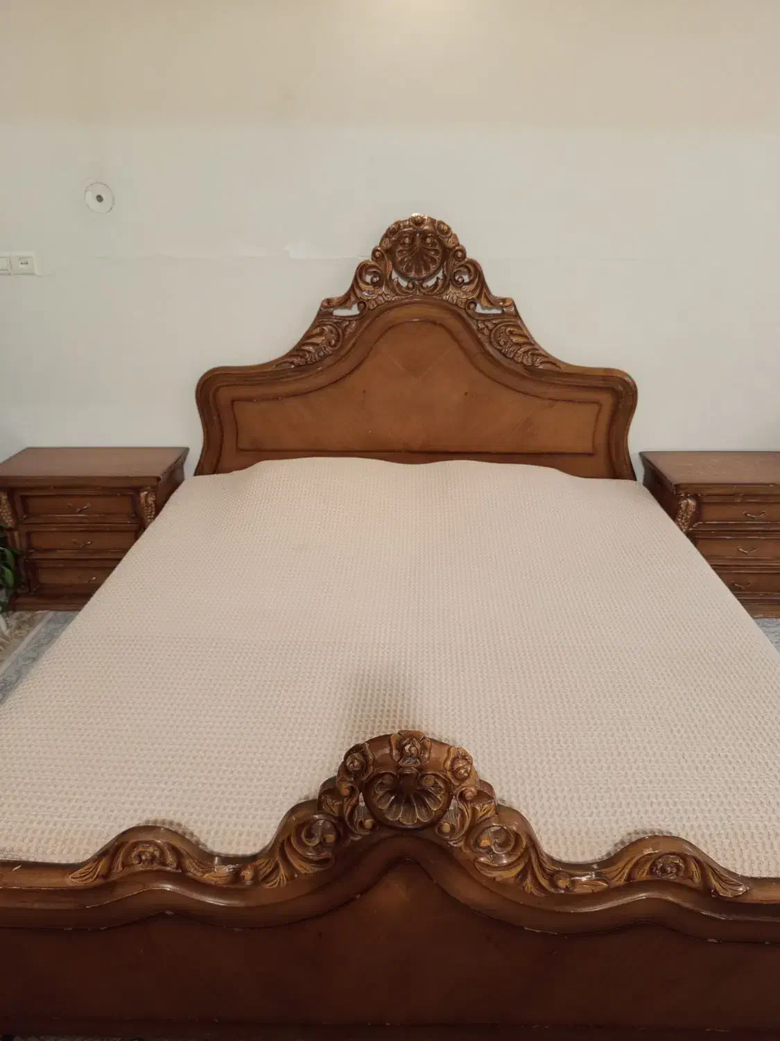 سرویس خواب چوبی منبت دونفره|تخت و سرویس خواب|قم, باجک سه|دیوار