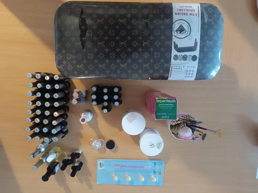 وسایل کاشت ناخن|آرایشی، بهداشتی، درمانی|کرمان, |دیوار