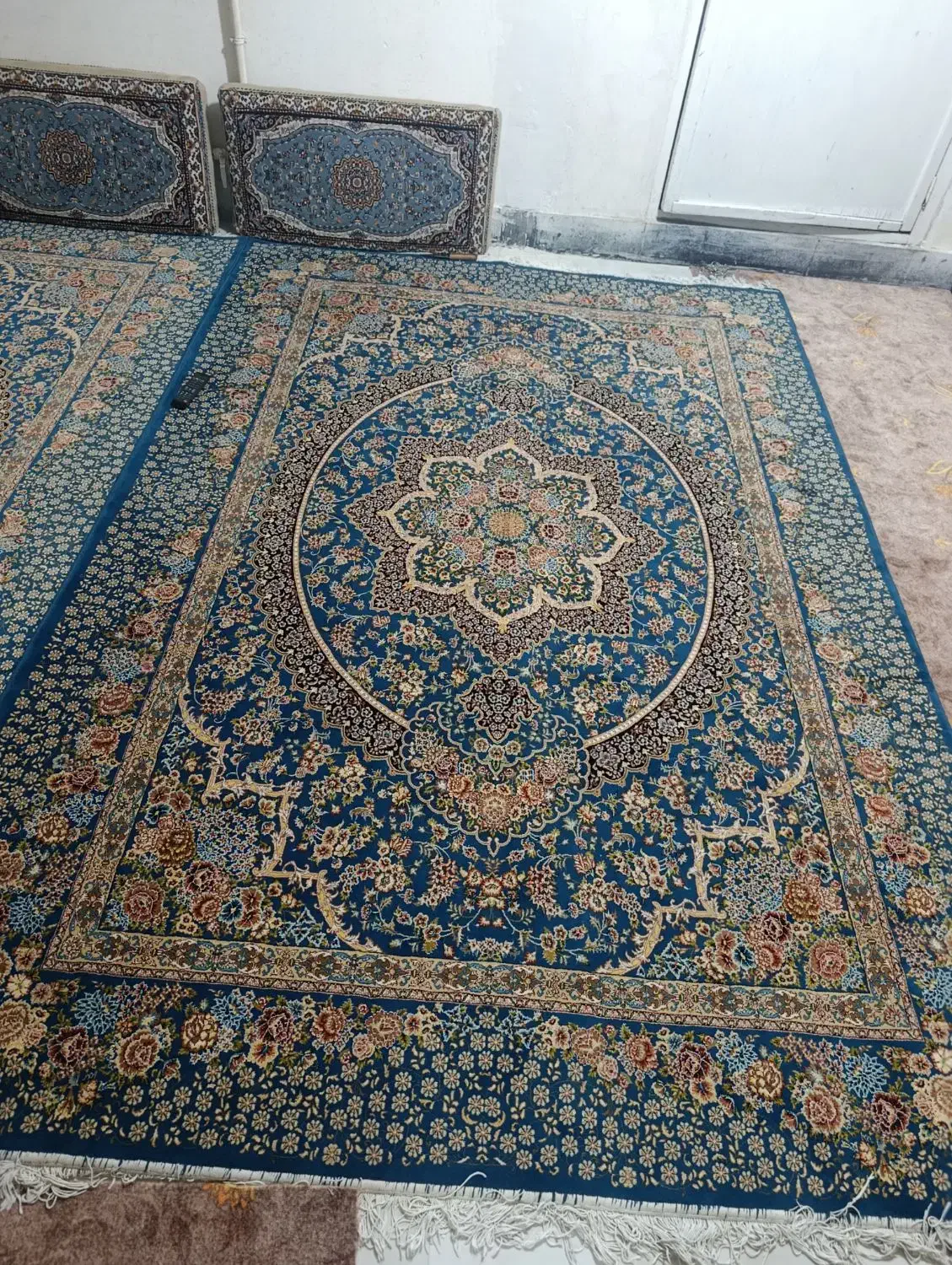 دو تخته فرش 6متری  700شانه  همراه دو پشتی|فرش|کاشان, معلم|دیوار