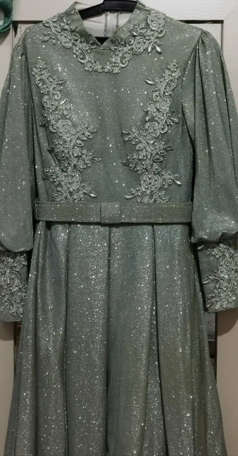 لباس مجلسی|لباس|میانه, |دیوار