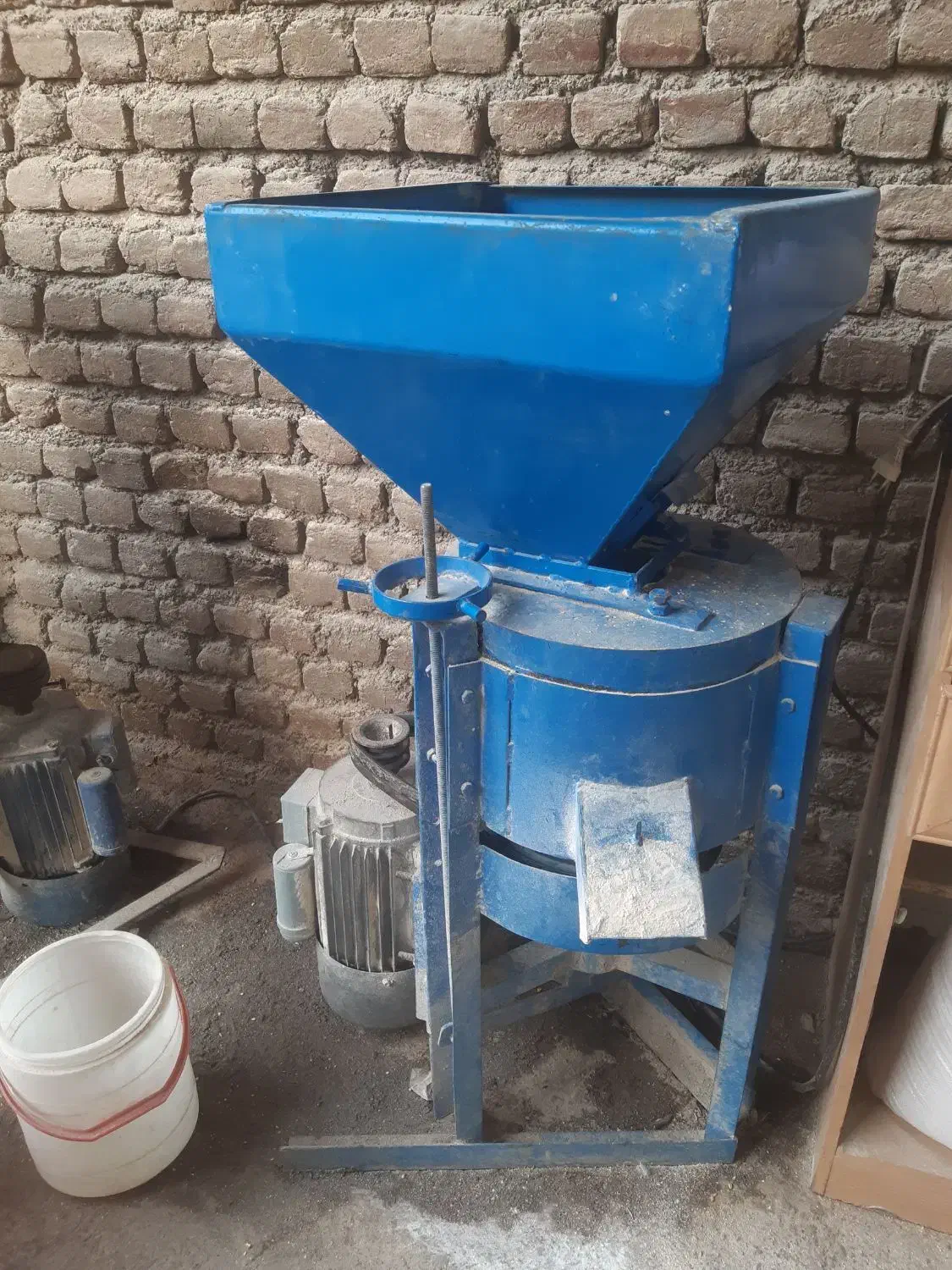 آسیاب سنگی گندم جو ذرت|خردکن، آسیاب، غذاساز|خرم‌آباد, |دیوار