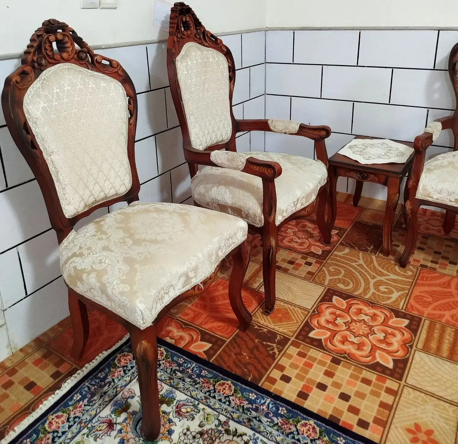 مبل ۹ نفره سلطنتی چوب راش|مبلمان خانگی و میز عسلی|قم, چهل درخت|دیوار