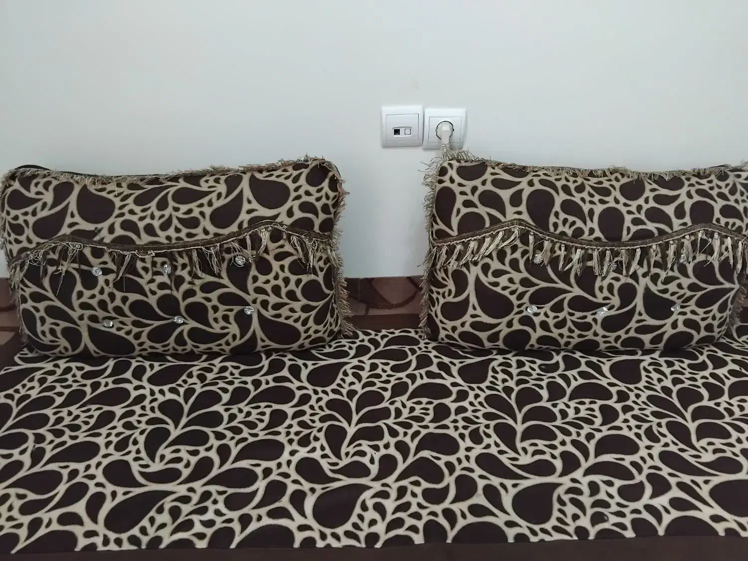 پشتی|پشتی|تهران, خزانه|دیوار