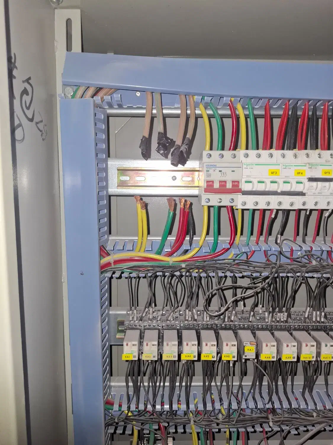 برقکاری تخصصی انجام کلیه خدمات برق ساختمان|خدمات پیشه و مهارت|زرند, |دیوار