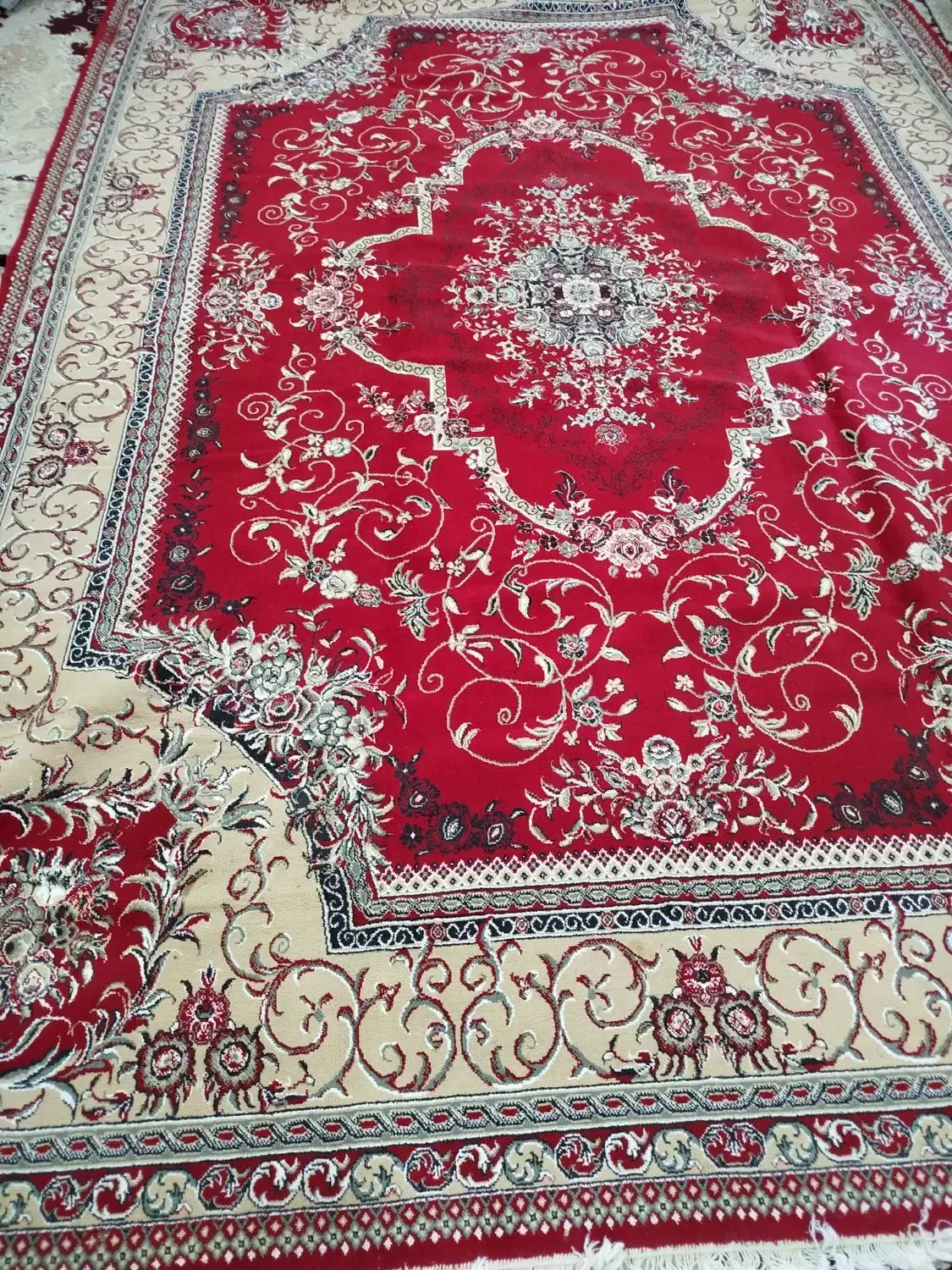 قالی قرمز|فرش|مشهد, هفده شهریور|دیوار