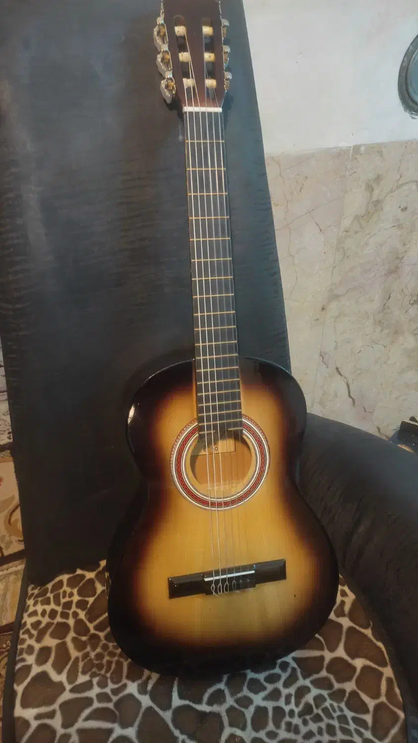 گیتار کلاسیک مارک یونیک|گیتار، بیس، امپلیفایر|آباده, |دیوار